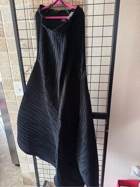 Lesley George London Blackk long black fishtail stain skirt Size S/M - NWT